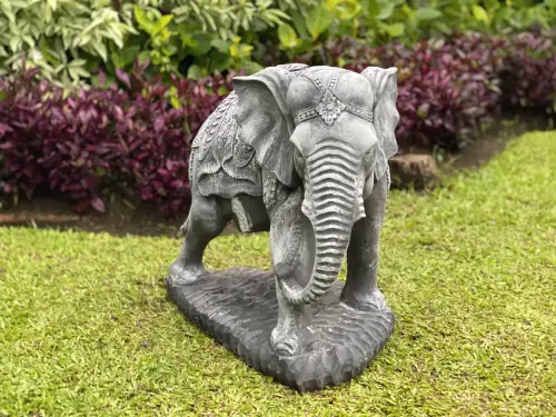 Product image of the product “Avan - Elephant with blanket, looking to the right. 63 cm L | cast stone ”