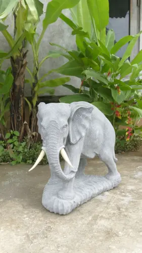 Product image of the product “Rajah - Elephant, looking to the left, 66 cm L | cast stone ”