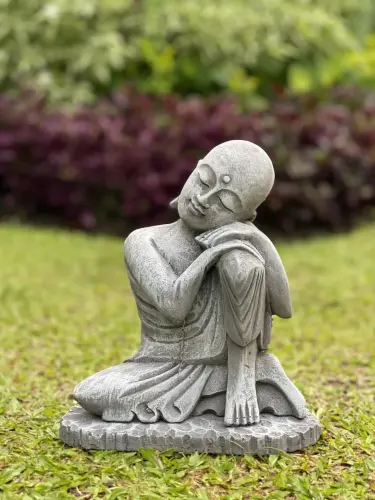 Product image of the product “Amal - Buddha relax - left knee up. 24cm H | cast stone ”