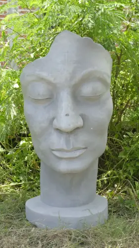 Product image of the product “Aras - Face looking to the right, 120 cm H | cast stone ”