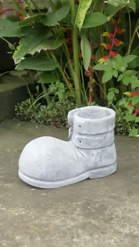 Product image of the product “Sepatu - Shoe, 28,5 cm L | cast stone ”