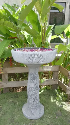 Product image of the product “Set Pattaya – Bird Bath | 83 cm Height, Ø Bowl 50 cm | Casted Stone ”