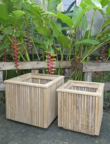 Product image of the product “Set of 2 – Square Planters | 38 cm & 35 cm Height | Teak Wood, Natural Finish ”