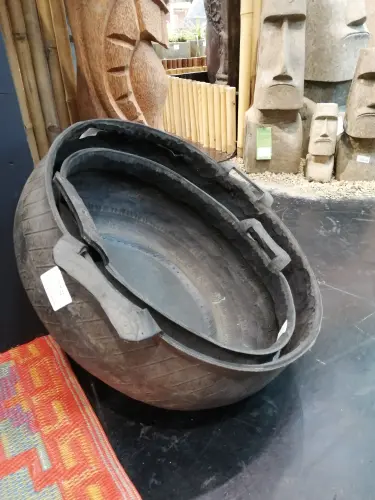 Product image of the product “Set of two bowls, recycled tires, with handle ”