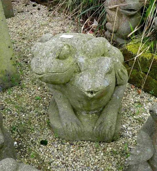 Product image 1 of the product “Two frogs from Surtito made of natural stone ”