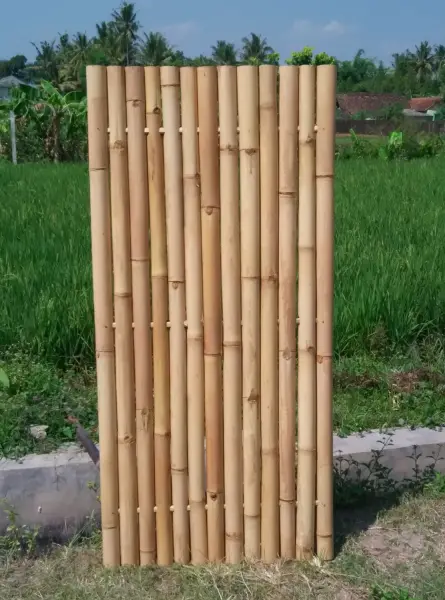 Product image 1 of the product “Bamboo  element Model Surabaya, rigid, yellow-brown (Apus). Diameter 3-5cm 90 x 180 cm Height. ”