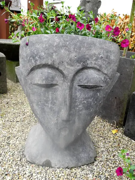 Product image 1 of the product “Head abstract, 80cm basanite, handmade, antique finish ”
