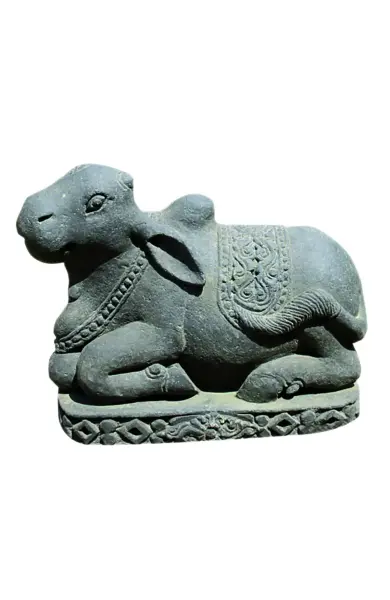 Product image 1 of the product “Indian cow, 42cm height, natural stone (basanite), antique finish ”