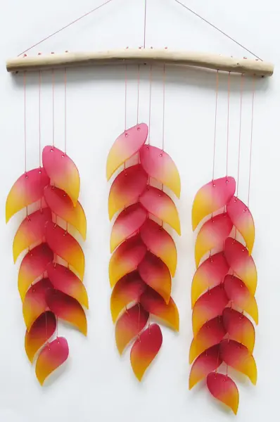 Product image 1 of the product “Glass wind chime Heliconia, Driftwood & recycled Glass, 43 cm H ”