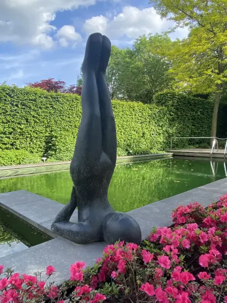 Product image 1 of the product “Sitting woman yoga position Shoulderstand - Salamba Sarvangasana, in the sizes from 30 to 130cm, cast stone, antique finish ”