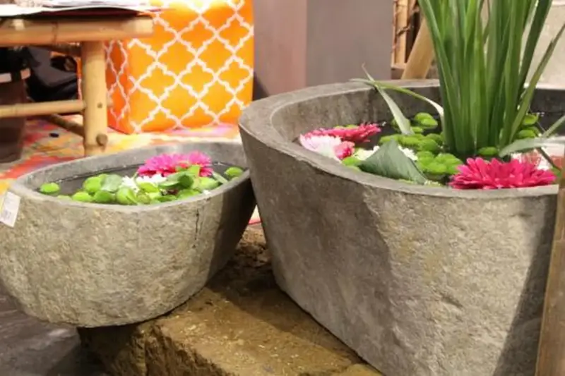 Product image 1 of the product “Water basin made of river stone. Model 7, approx. 45 x 55 x 16cm height. ”