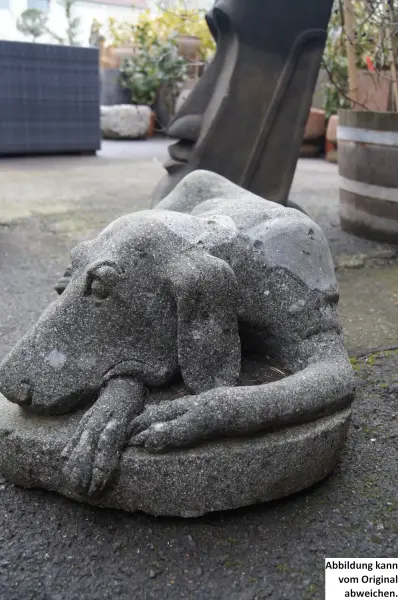 Product image of the product “Hunting dog, lying on pedestal, approx. 80cm long ”