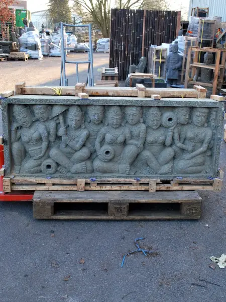 Product image of the product “Relief Figures in rect frame 50x150cm ”