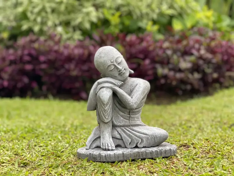 Product image of the product “Amar - Buddha relax - right knee up. 24cm H | cast stone ”