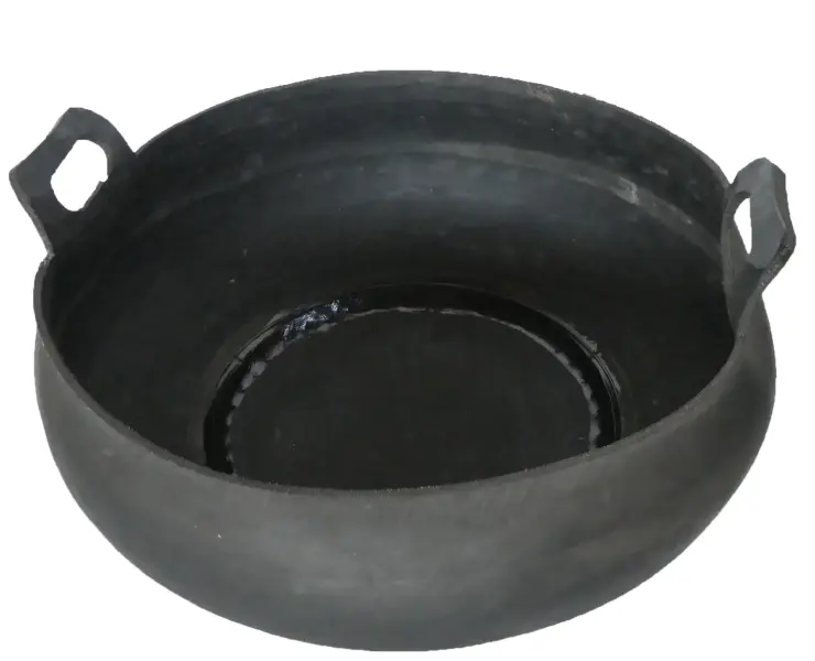 Product image 2 of the product “Water bowl from recyled tire with handle. Vulcanized inside. Dia. 47cm Height 20 / 25cm. ”
