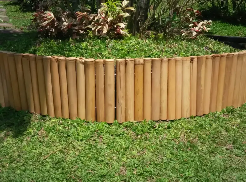 Product image 3 of the product “Bamboo panelling, Apus (yellow-brown) made with flexible stainless steel. Diameter 3-5cm 220x37 cm Height. ”