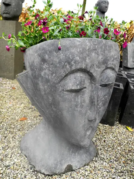 Product image 3 of the product “Head abstract, 80cm basanite, handmade, antique finish ”