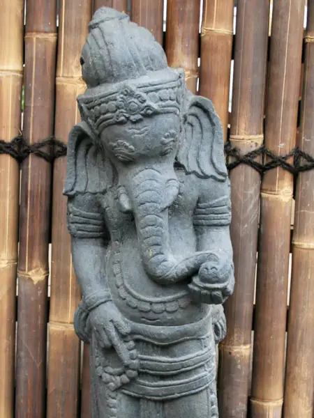 Product image 3 of the product “Standing ganesha, 115cm height, basanite ”