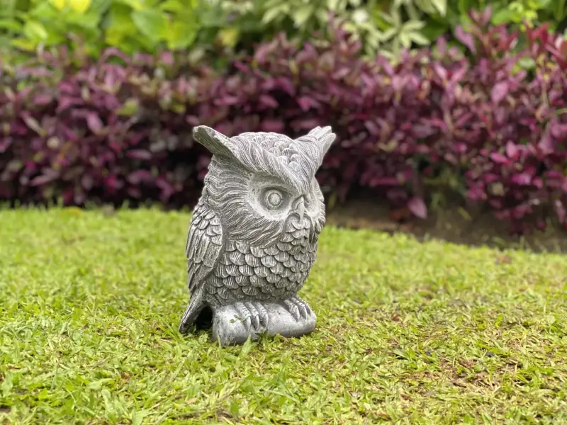 Product image 3 of the product “Esme - Owl, on a pedestal, 26cm H | cast stone ”