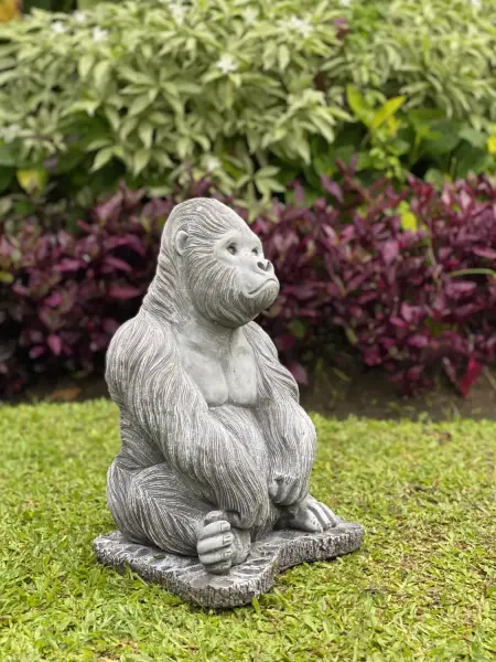 Product image 3 of the product “Barney - Gorilla seated on a base, 43 cm H | cast stone ”