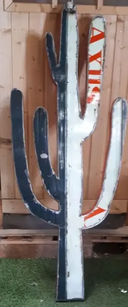 Product image 3 of the product “Cacti itself - wall hanger, 60 width x 150cm height, object from upcyceled oil barrel. ”