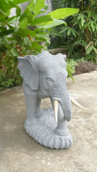 Product image 4 of the product “Rajah - Elephant, looking to the left, 66 cm L | cast stone ”