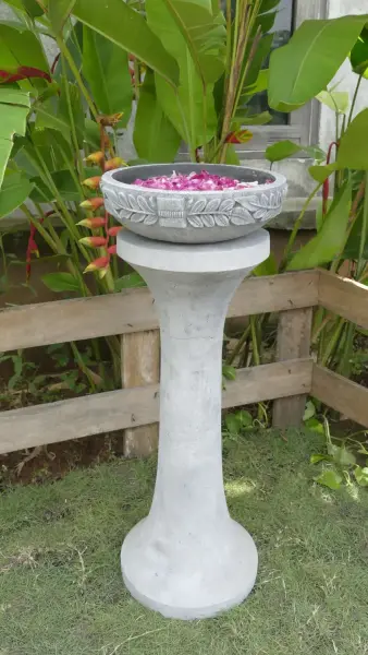 Product image 4 of the product “Medan - Bowl with leaf motive, Ø 29 cm | cast stone ”