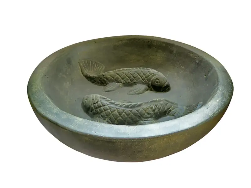 Product image 4 of the product “Waterbowl with 2 Fish, 40 cm Ø | cast stone, handcrafted & coloured 40 cm”