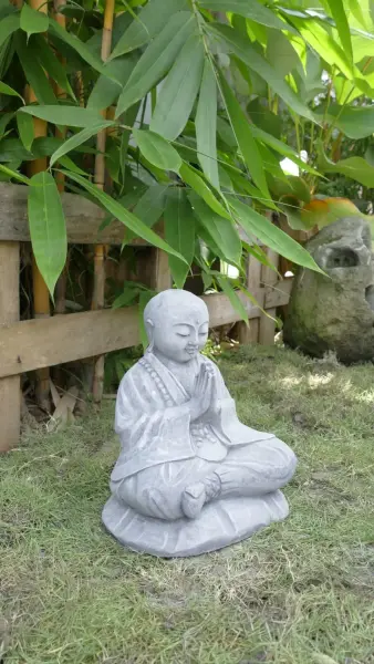 Product image 5 of the product “Rokesh - Sitting praying Monk, 33cm H | cast stone ”