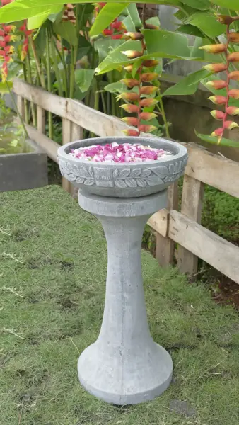 Product image 5 of the product “Merapi - Stand, tapered, plain, Ø 25cm, 51cm H | cast stone ”